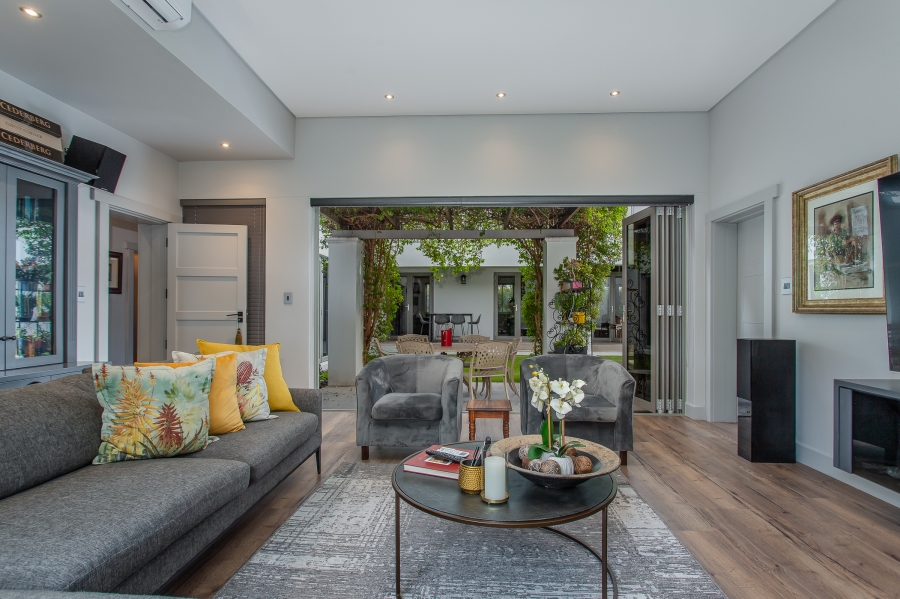 4 Bedroom Property for Sale in Lemoenkloof Western Cape